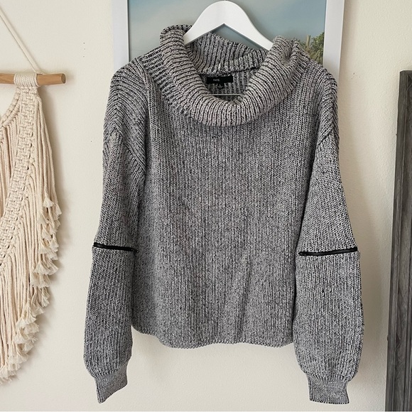 Vici - Vici Sweater - Picture 2 of 4